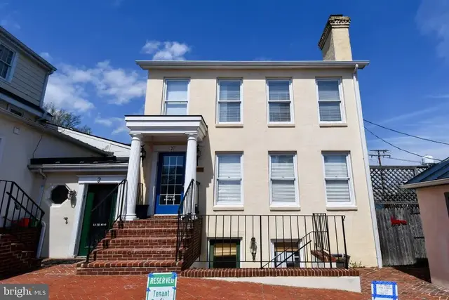 2 E Federal St #150, Middleburg