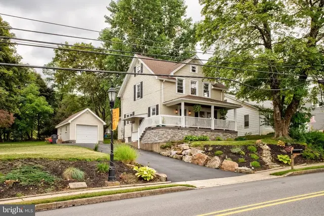276 E Pine Grove Rd, State College
