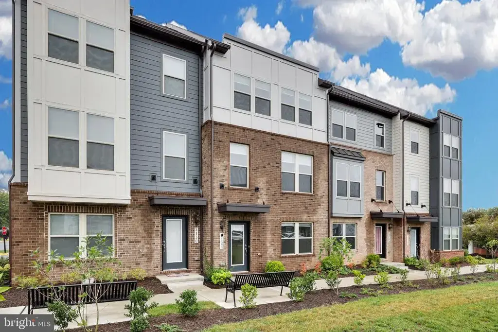 2128 Glacier Rd, HERNDON