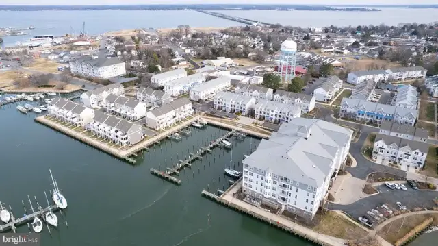 334 Shipyard Dr, Cambridge