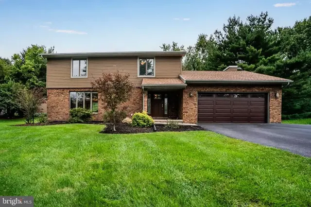 1632 Lori Ln, Harrisburg