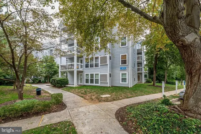 3179 Summit Square Dr #2-a2, Oakton