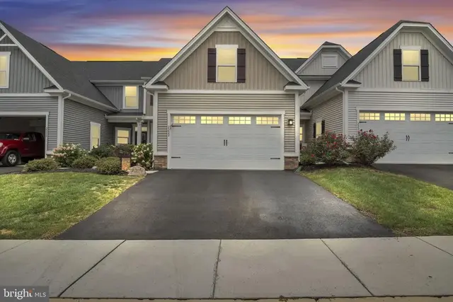 2222 Caroline Ln, Harrisburg