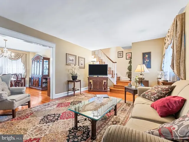 257 Long Ln, Upper Darby