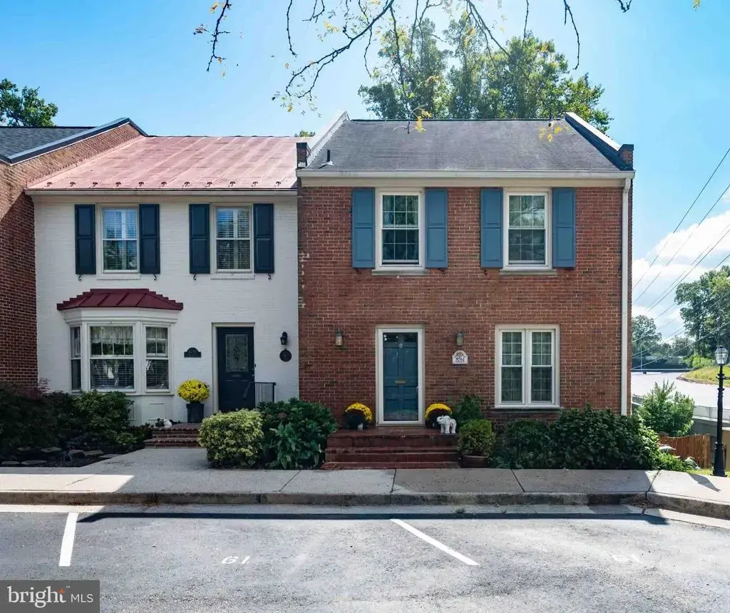 8261 Taunton Pl, SPRINGFIELD