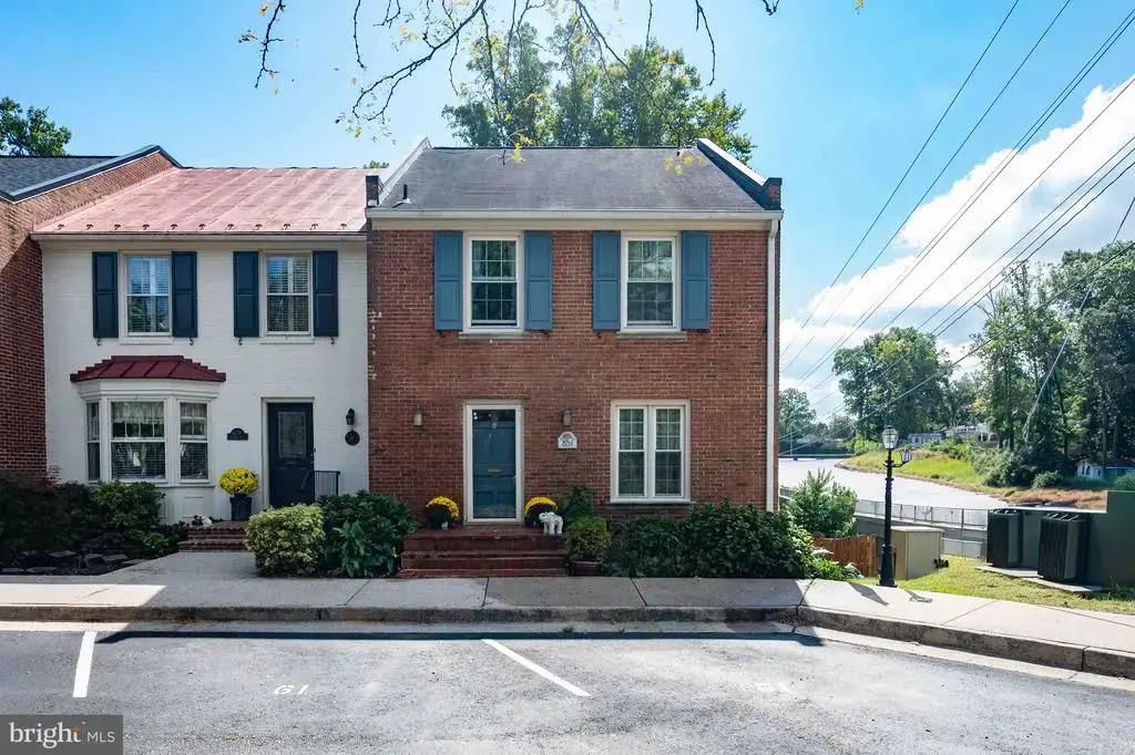 8261 Taunton Pl, SPRINGFIELD