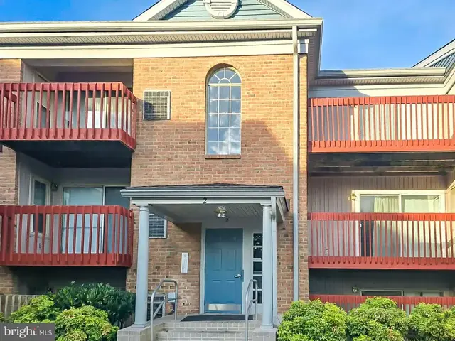 2 Cloverwood Ct #102, Essex