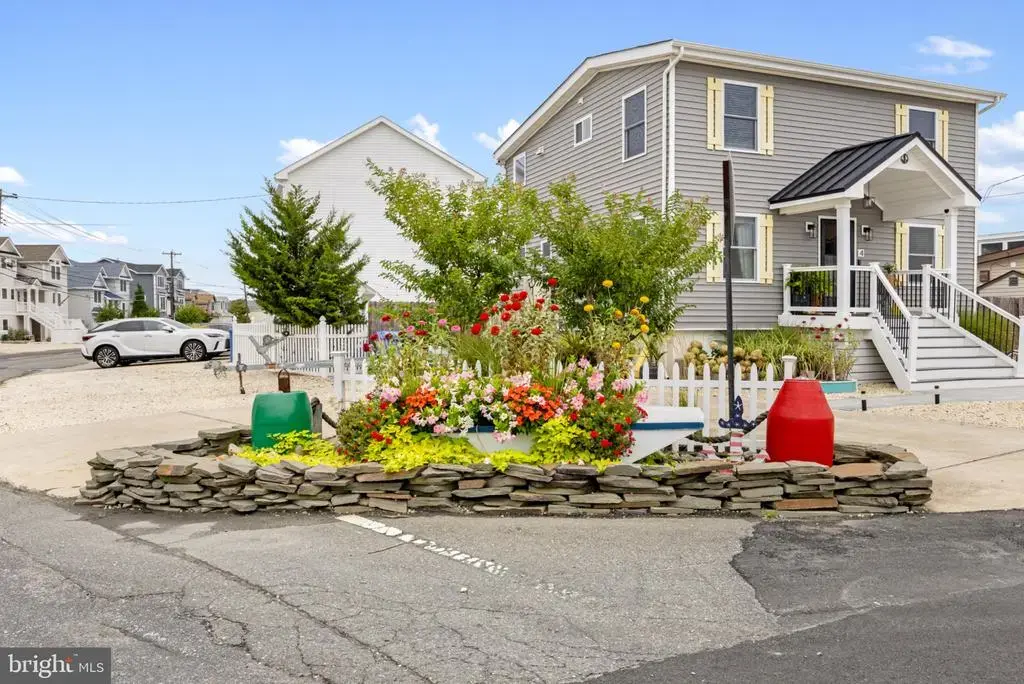 4 Weaver Dr, MANAHAWKIN