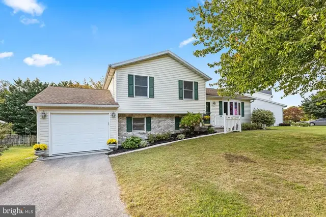 10 Gardenia Dr, Hanover