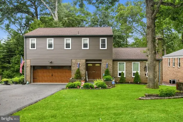 10 Nassau Cir, Reading