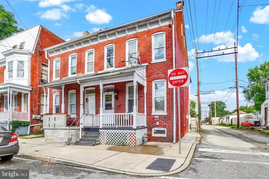 225 W Front St, YORK