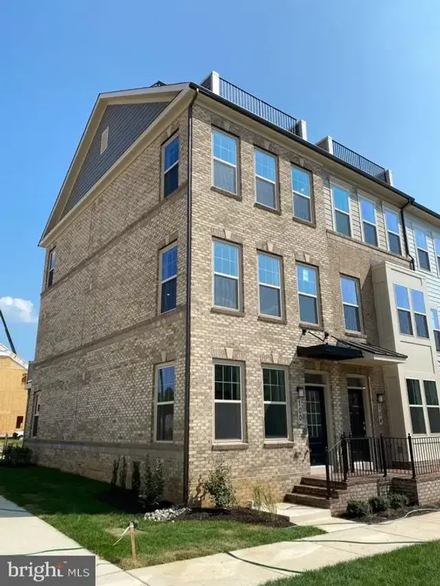 100 Stowe Dr, Gaithersburg
