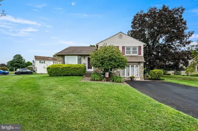 165 Henry Ave, Warminster