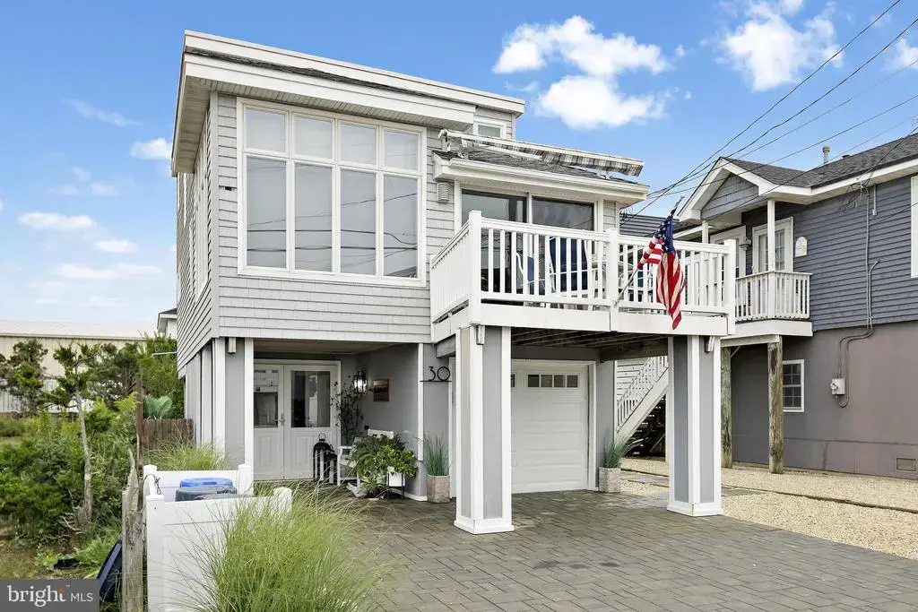 30 W Winifred Ave, LONG BEACH