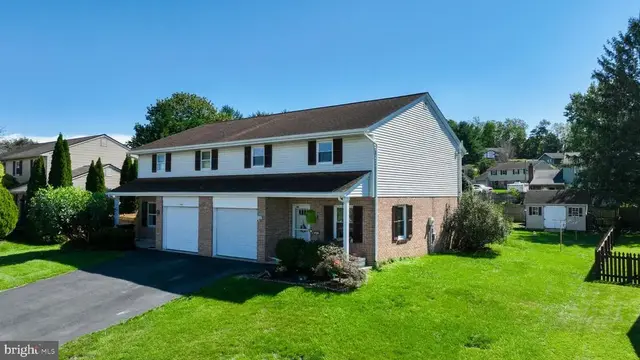 263 Colonial Dr, Akron