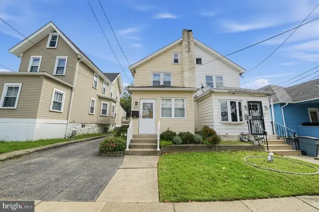255 Hirst Ave, Lansdowne