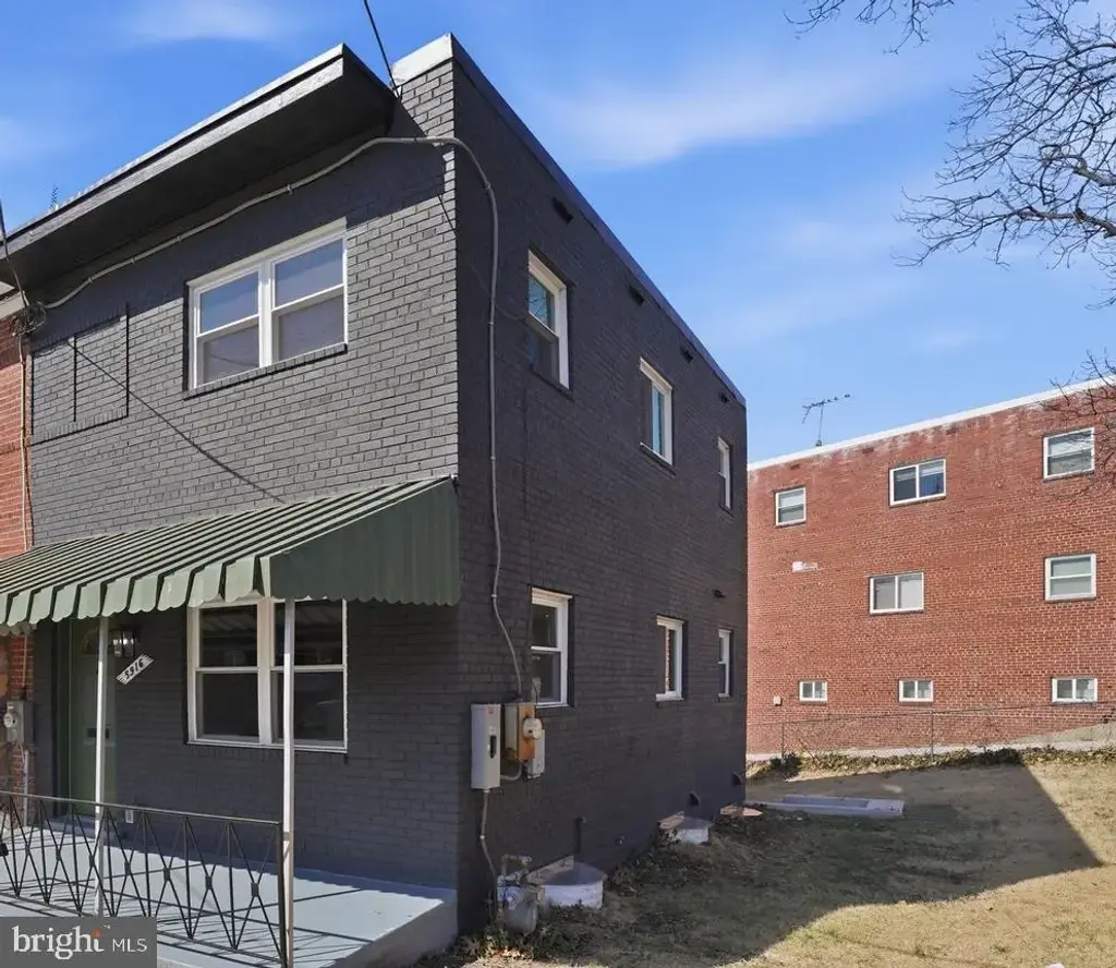 5916 8th St Ne, WASHINGTON