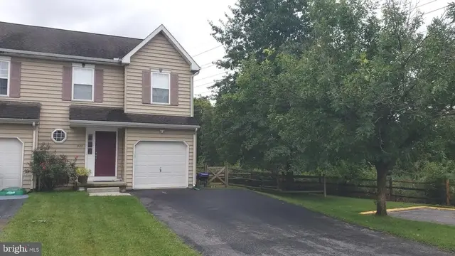 527 Red Bud Ct, Wilmington