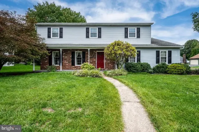 820 Apple Dr, Wyomissing