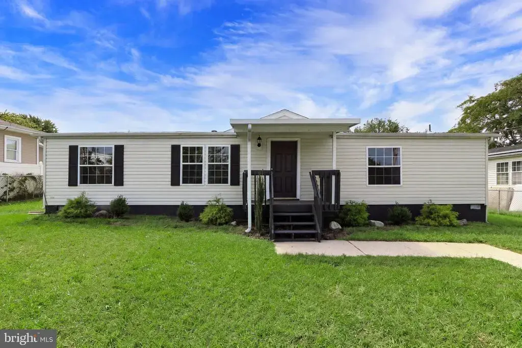 309 Sheffield Ave, PLEASANTVILLE