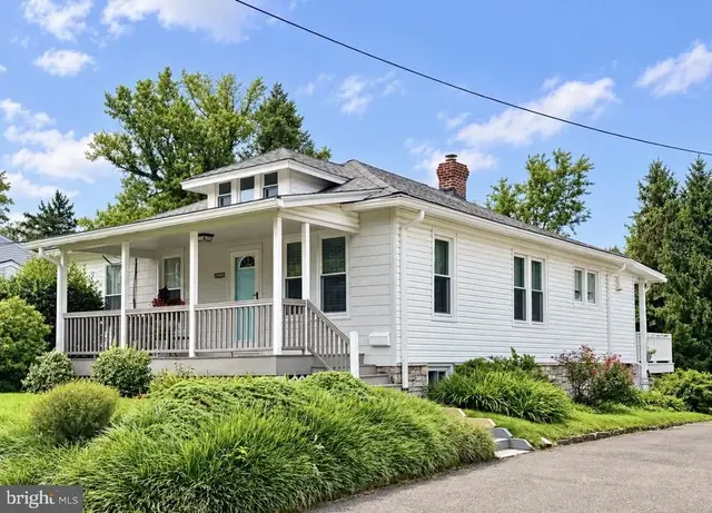 2438 Avondale Ave, Abington