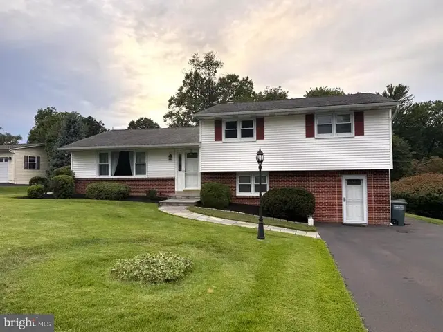 526 Buck Rd, Southampton