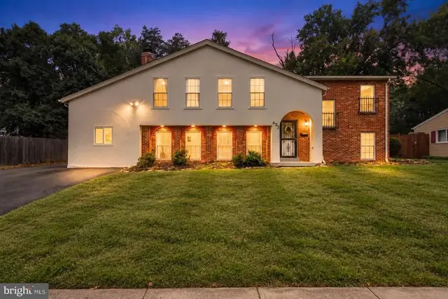653 Pemberton Ct, Herndon