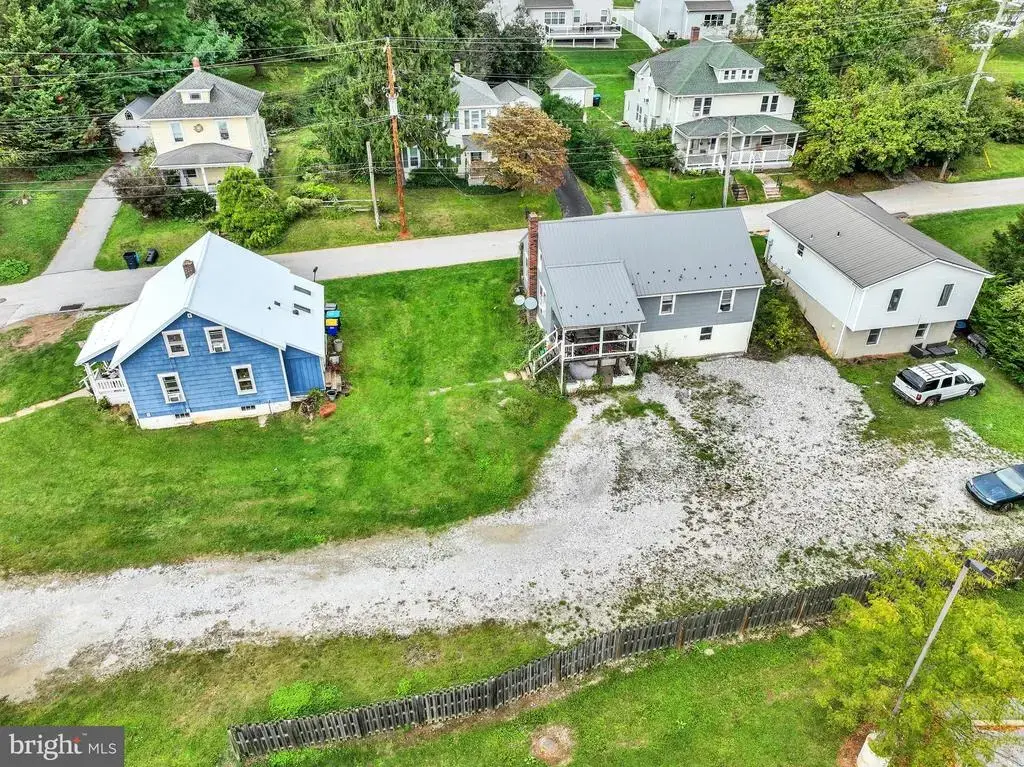 17 N Hill St, STEWARTSTOWN