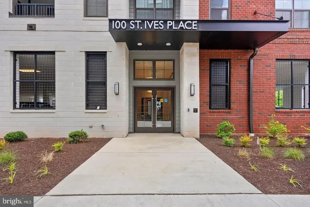 100 Saint Ives Pl #203, OXON HILL