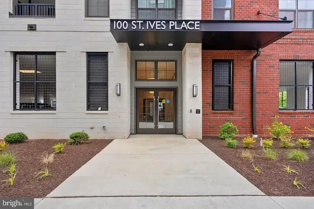 100 Saint Ives Pl #203, Oxon Hill