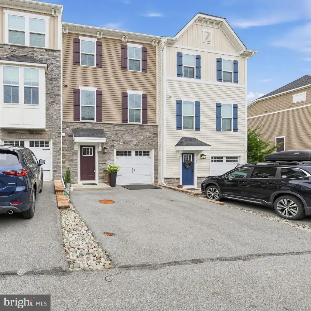 221 Sugar Maple Sq, DOWNINGTOWN