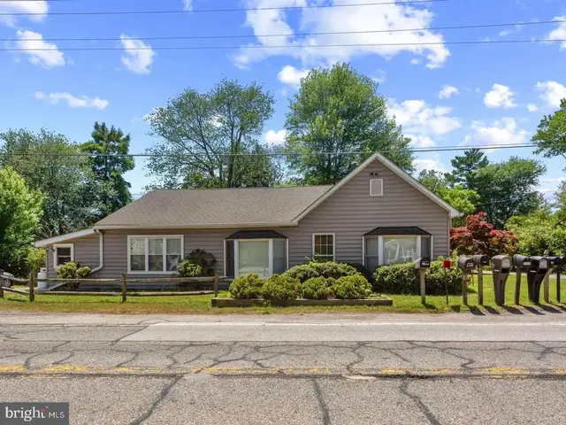 1413 Central Ave E, Edgewater