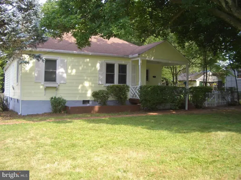 2853 Fairmont St, FALLS CHURCH