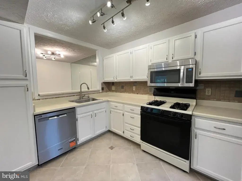 898 Windbrooke Dr #898, GAITHERSBURG