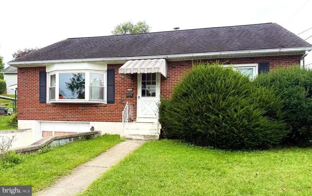 2704 Girard Ave, WEST LAWN