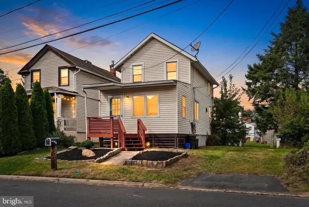 44 Hutchins Ave, HAMILTON