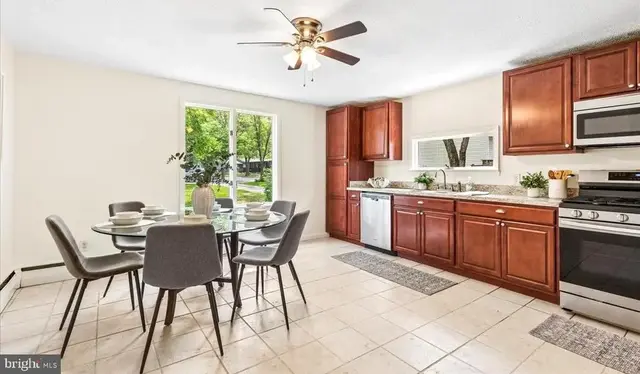 423 Shetlands Ln, Glen Burnie