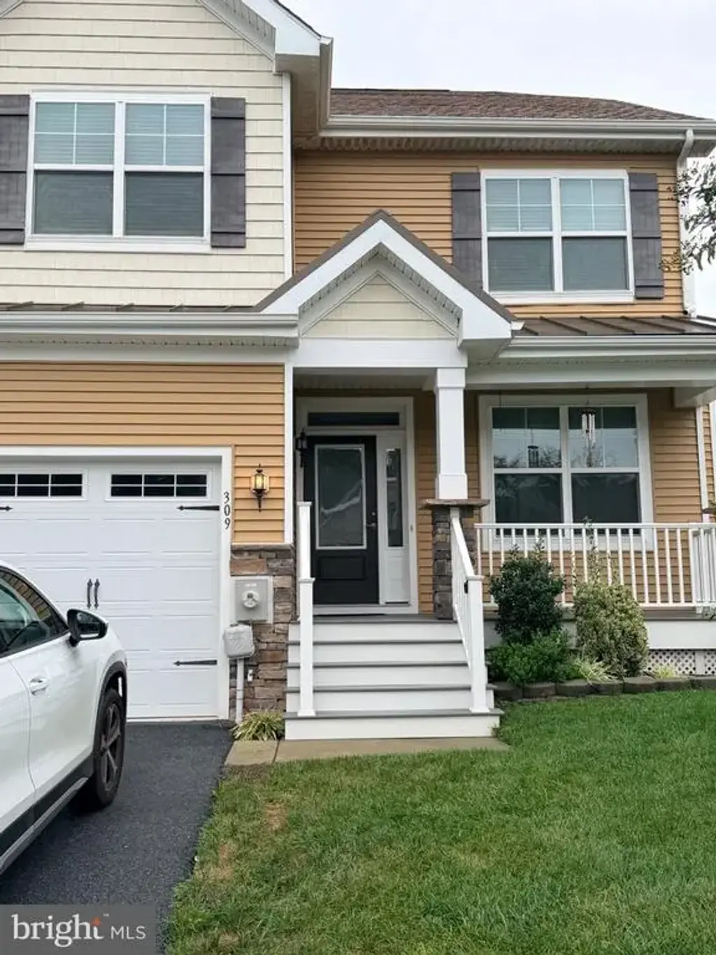 309 Mill Pond Ave, MILTON