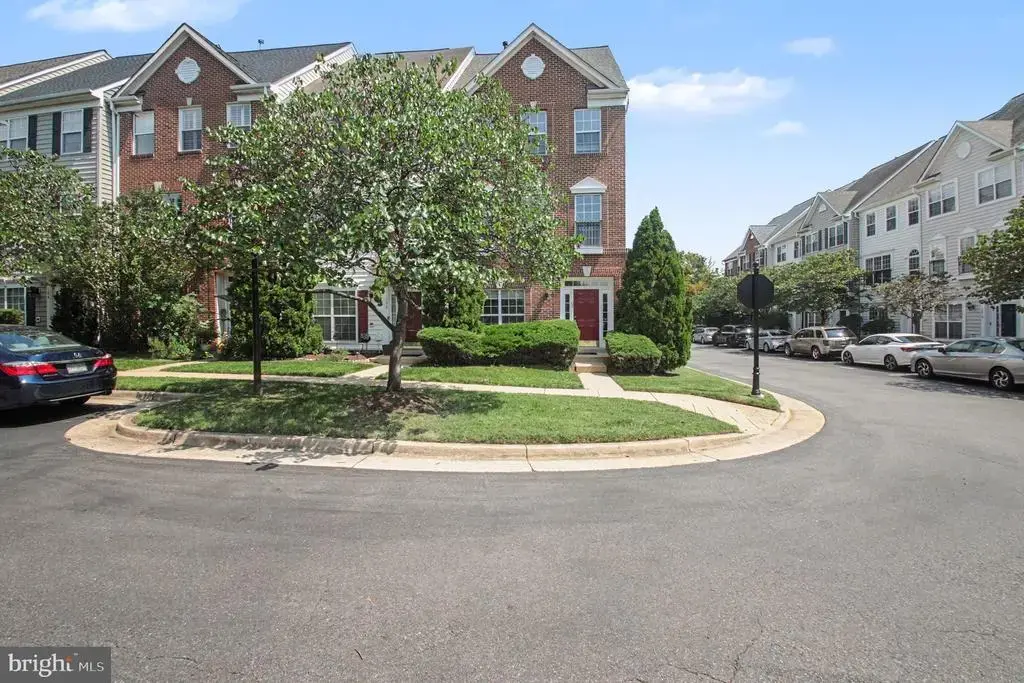 100 Meadows Ln, ALEXANDRIA
