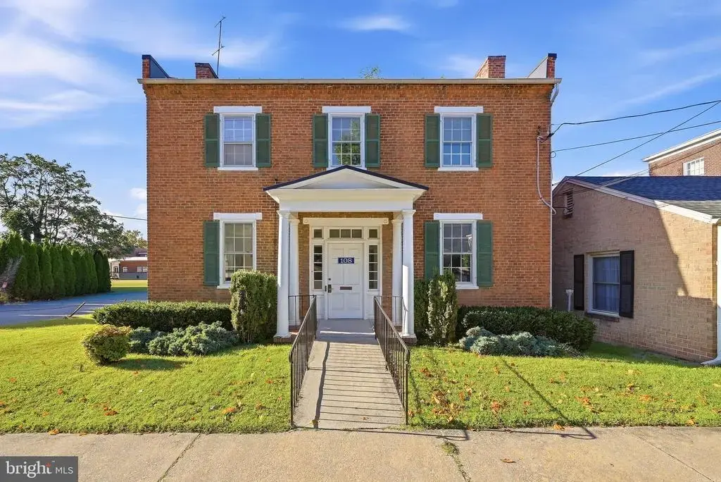 108 W Congress St, CHARLES TOWN