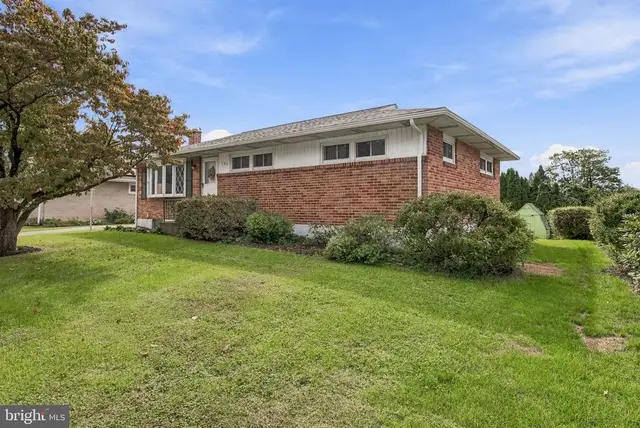 1790 Pelham Dr, York