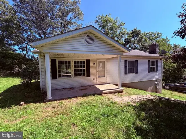 1296 Pocahontas Rd, Frostburg