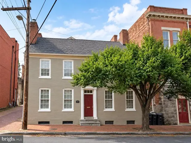 209 Hanover St #4, Fredericksburg