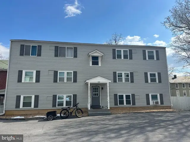 806 S Braddock St #apt 10, Winchester