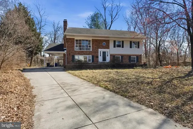 3343 Slade Run Dr, Falls Church