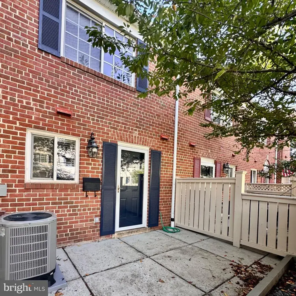 1453-a N Van Dorn St N #a, ALEXANDRIA