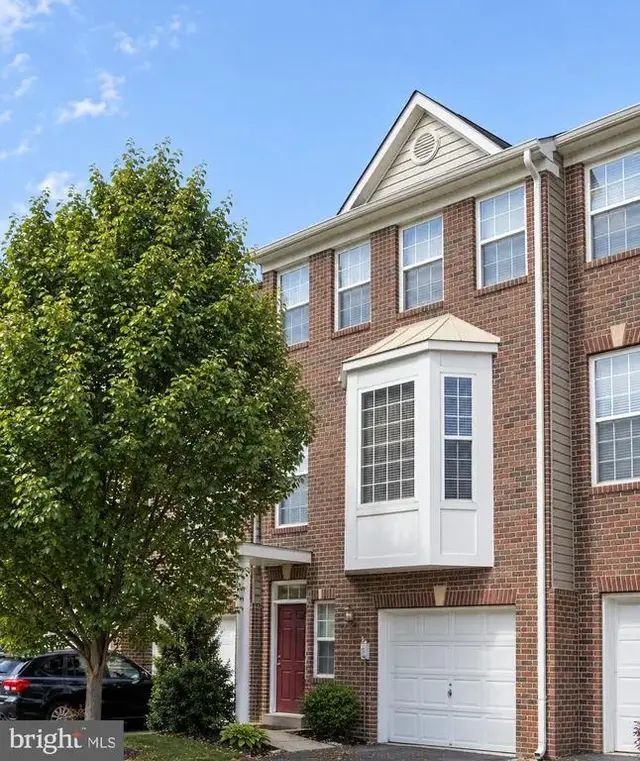 2560 James Madison Cir, Herndon