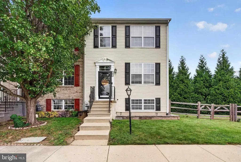 165 Versailles Ct, NEWARK