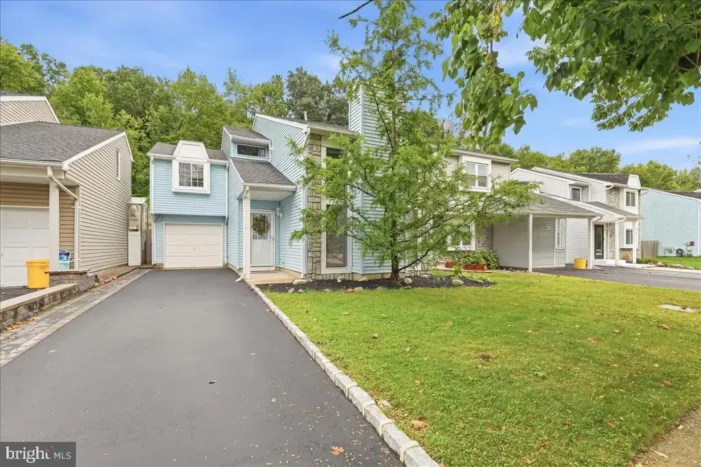 64 Winchester Dr, HIGHTSTOWN
