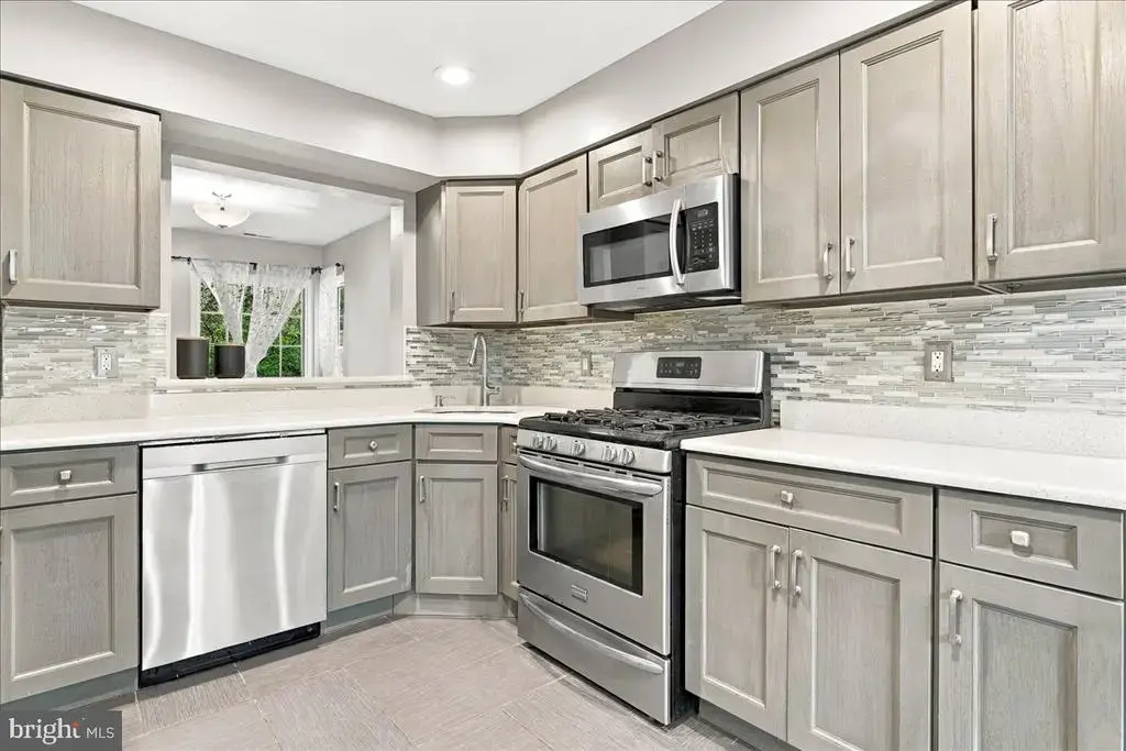 64 Winchester Dr, HIGHTSTOWN